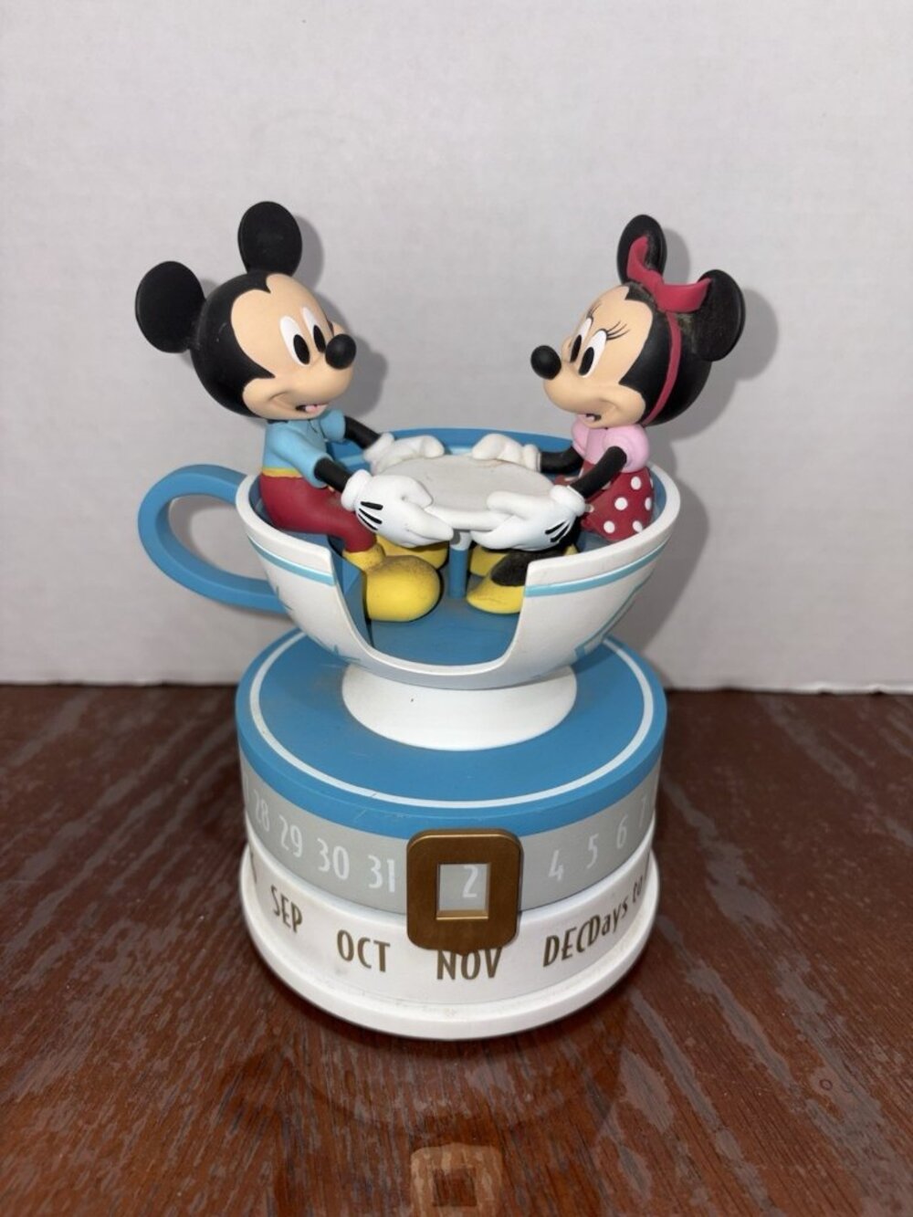 Walt Disney World Mickey And Minnie Teacup Hallmark Perpetual Spinning Calendar